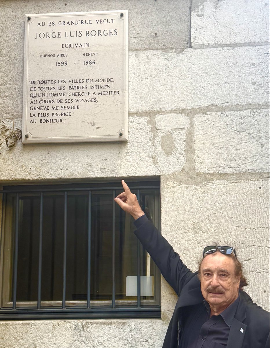 IRamonet's tweet photo. Llegando a Ginebra, sin quitarme el polvo del camino, voy al hermoso jardín-cementerio de Plainpalais a rendir homenaje al querido Jorge Luis Borges. En su tumba austera, situada a dos pasos de la de Calvino, una única frase en sajón antiguo : “Y que no temieran”. Inmenso! https://t.co/uDjdFl18R4