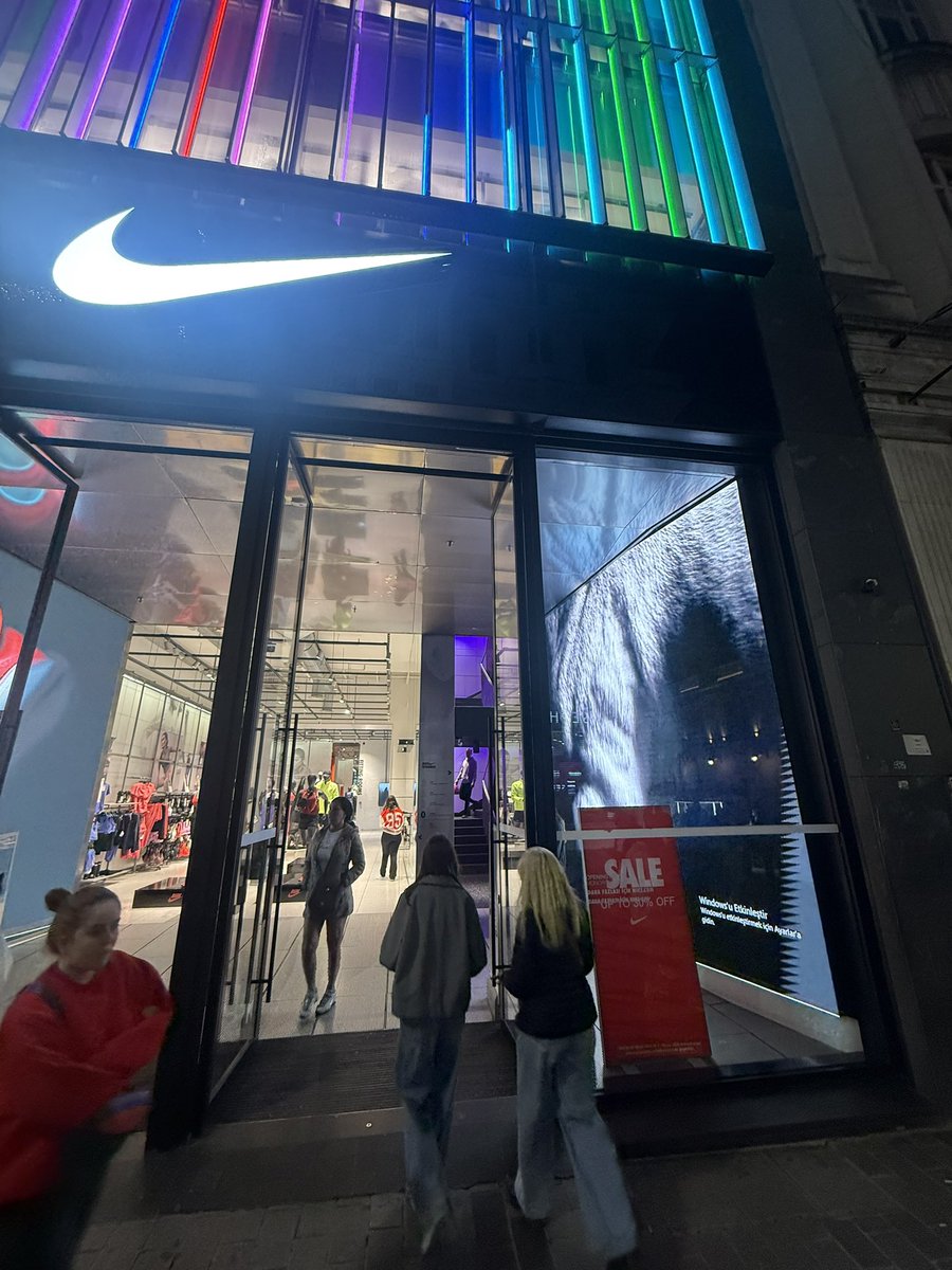 ibrdvc's tweet image. Nike: Just Do It
Windows: Ama önce beni etkinleştir 😭

#nike #justdoit #windows #activatewindows #mizah #komik #viral #trend #teknoloji #caps #gülmek #istanbul