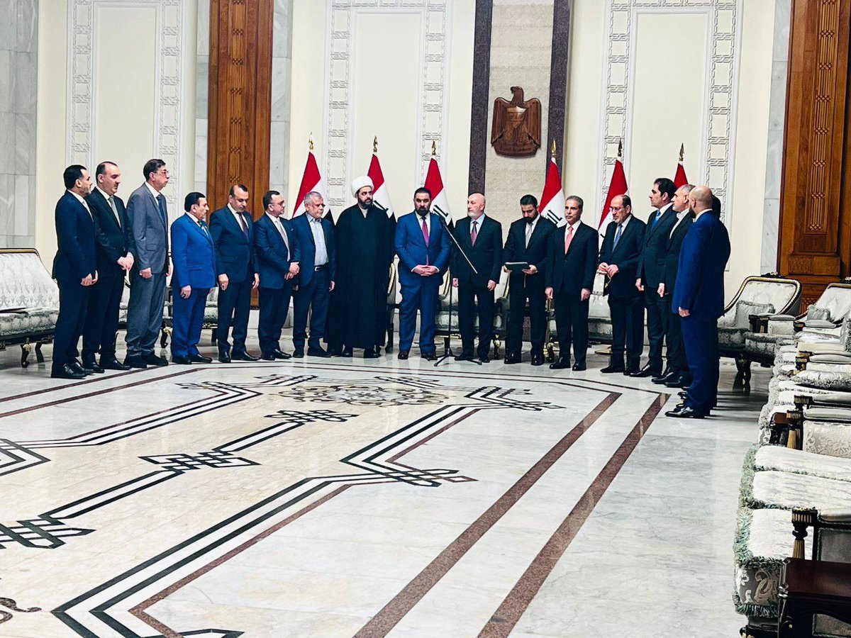 DrMalko's tweet image. 🚨🚨 BREAKING 🚨🚨: 🇮🇶 Footage shows the moment Ali al-Zaidi is appointed as Iraq’s Prime Minister in the presence of most political strength.

⚠️ Details and official confirmation are still developing.

#Iraq #BreakingNews #Politics