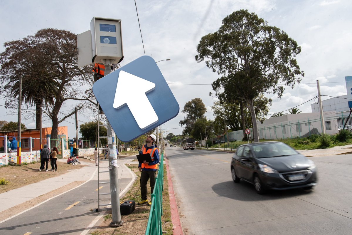 Mirá si los que están robando cobre y/o bronce se enteran que ahí en  el sensor del radar hay 6 kilos de cobre.