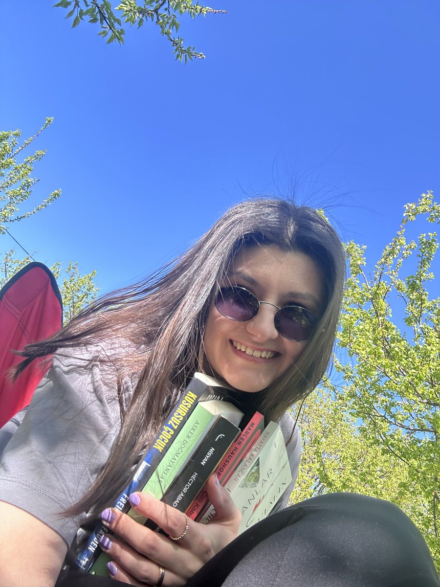 burcincylntrn's tweet photo. Son günlerde hayat böyle 🍃🌸📚☕️ https://t.co/qAJodwXRZs