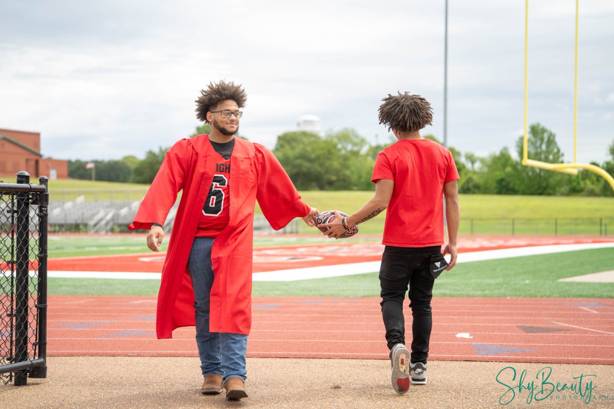 Temp41354Classy's tweet image. #proudofmyboys #Boymom #Brothers #legends2026 #ClassOf2026 #HardWork #Classdismissed #Nextchapter