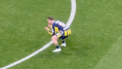 Brazzers'daki Kel Adam tweet media