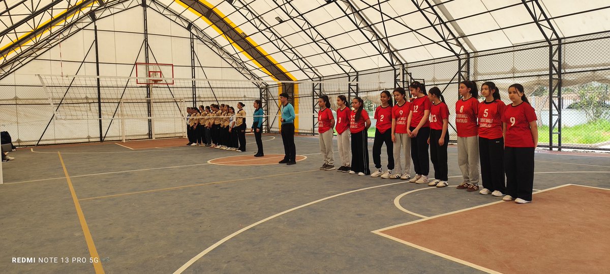 SemihGkdgn's tweet photo. Nurdağı Gençlik ve Spor İlçe Müdürlüğü olarak 

#fileninsultanları
Yıldızlar Ortaokullar arası kız voleybol turnuvasına başladı 

🏐 Voleybol 

@OA_BAK @BBozgeyik_27 @YILDIRIRMehmet @ncerciyas @Numannafizsahin @hruhimor @GSB_Gaziantep https://t.co/vTv3O6qgjs