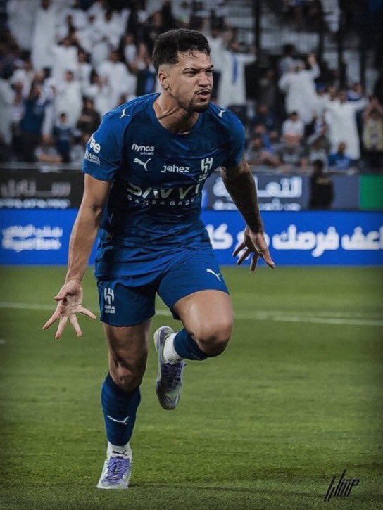 جـوستافو . tweet media