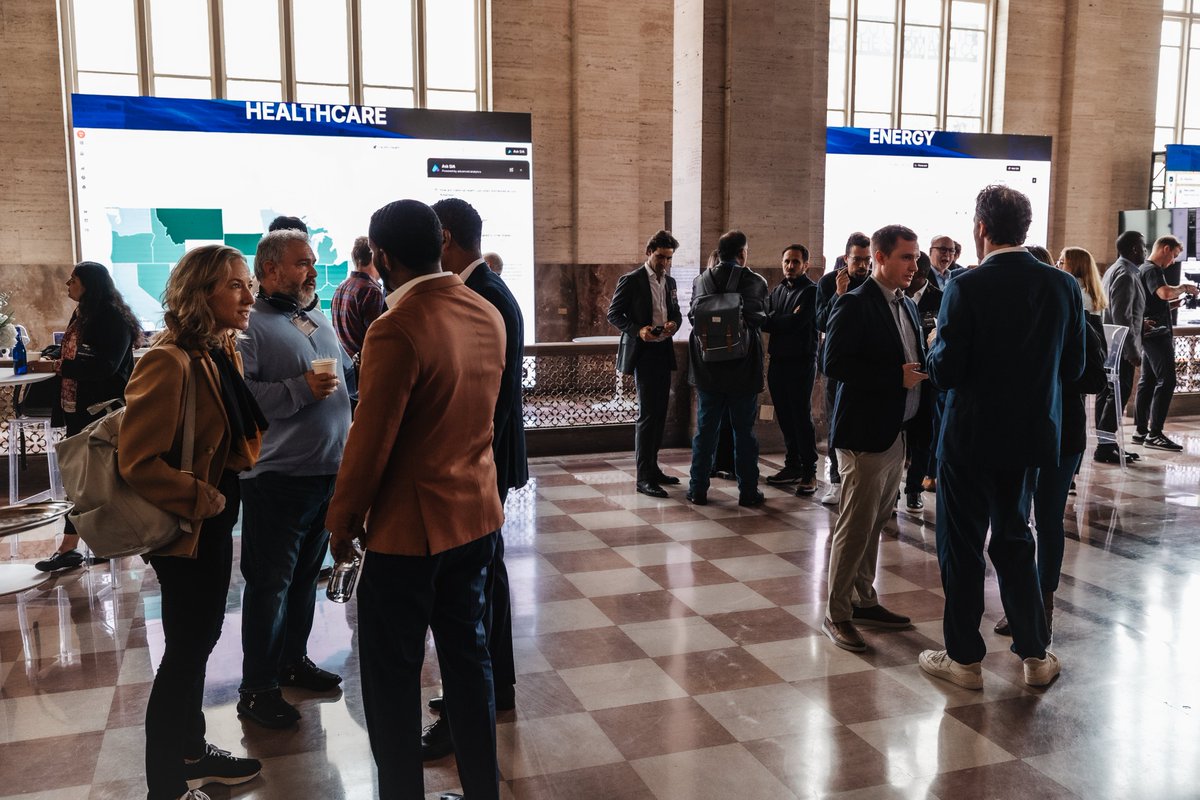 DupontBuilding's tweet image. Corporate events don’t have to feel like another ballroom.

Brands looking for stronger experiences choose venues with identity, atmosphere, and presence.

#CorporateEvents #MiamiVenue #EventPlanner