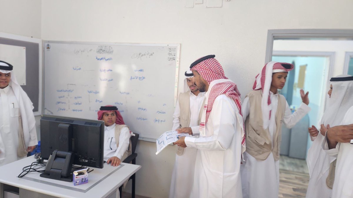 مقتطفات من زيارة قسم العوق السمعي بمتوسطة عمورية وثانوية الملك عبدالعزيز مع معلميهم لجمعية الصم بنجران ضمن البرامج المعدة مسبقا لهذا الأسبوع .
#أسبوع_الأصم_العربي_٥١ 
#جمعية_الصم_بنجران 
#حياة_أفضل 
#نجران_الآن
