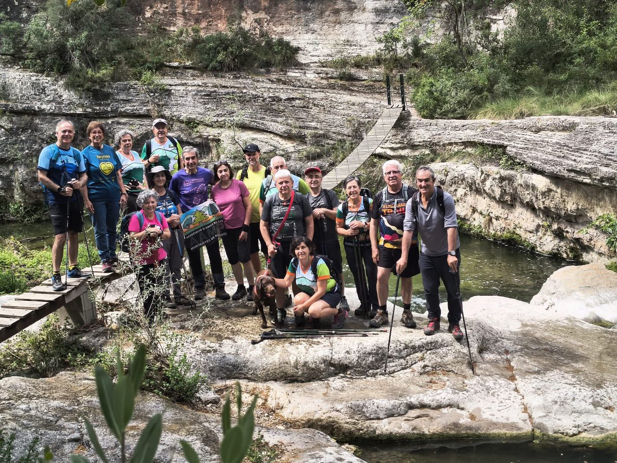 aampcat's tweet photo. Avui nova matinal dels dilluns. Hem reunit 17 socis per caminar per les passarel•les del Gaià, des de El Pont d’Armentera a Querol passant pel Gorg Negre. 11 kms i +300m. Mai com ara havíem vist baixar el Gaià com ara. Ni la frondositat de la vegetació! https://t.co/Cda5rAyziN