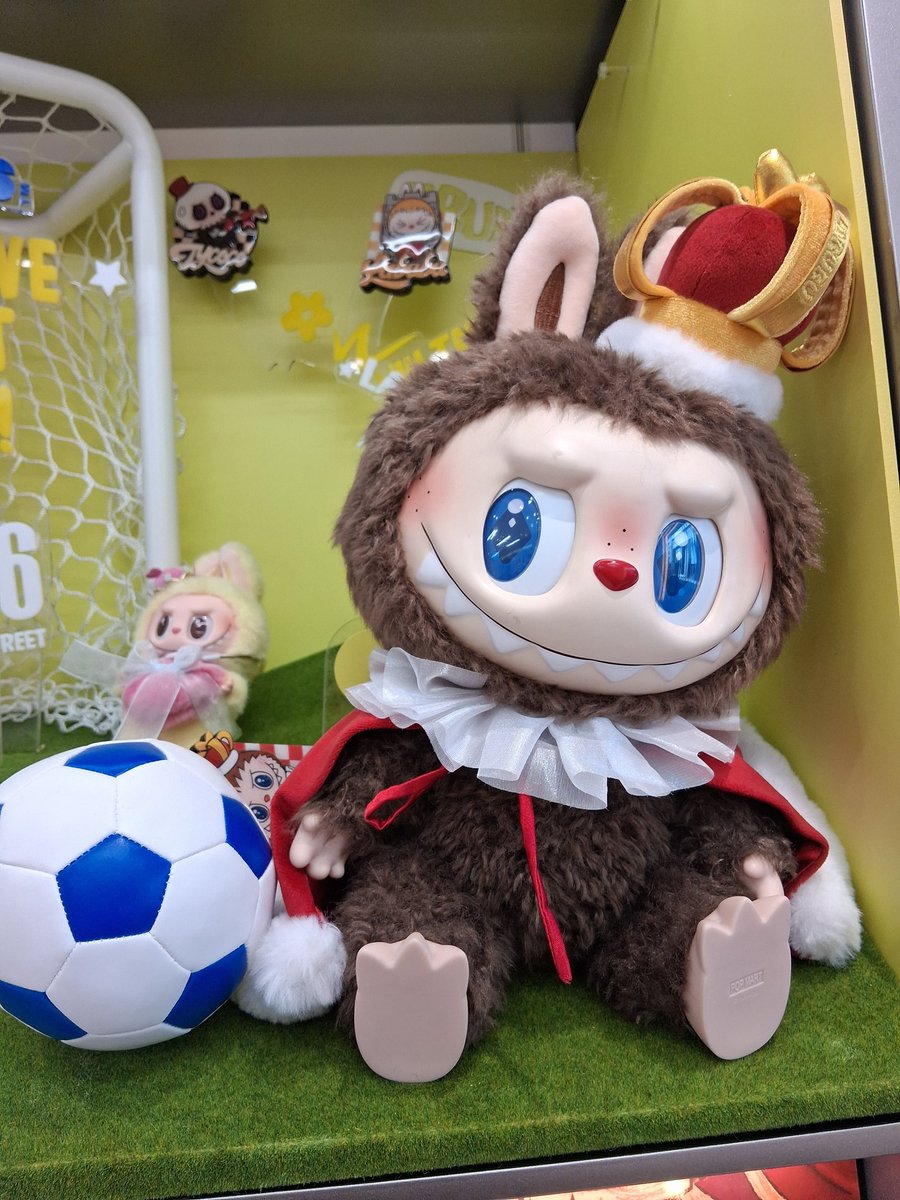 IMSWEETLYCRAZY's tweet image. #labubu  #creatures #cocacola #plushies #figures #soccer #popmart 

New store finds