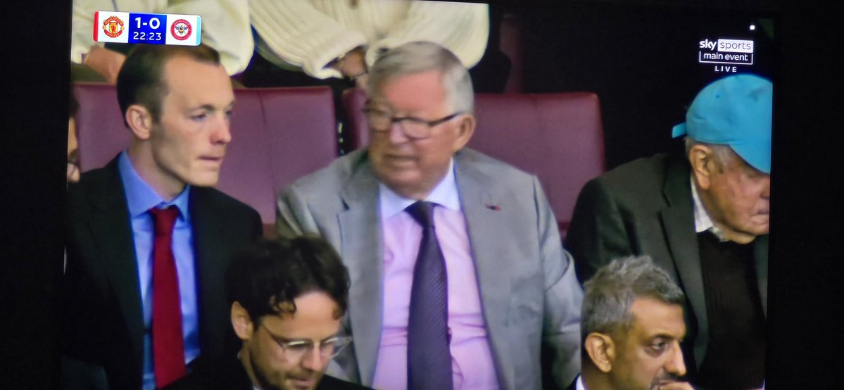 manutdf2's tweet image. The boss in the house.
The greatest
#boss #siralex #mufc #legend
