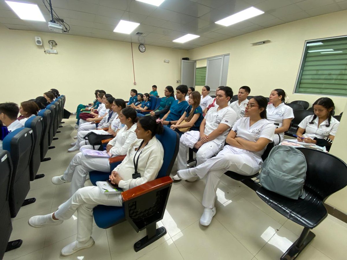 IESSStodomingo's tweet photo. #IESSteInforma | Dimos la bienvenida a los nuevos internos de medicina y enfermería que inician este 1 de Mayo en el 📚🏥Hospital General IESS Santo Domingo 👩‍⚕️👨‍⚕️.

🤝 Fortalecemos nuestro compromiso con la docencia y la formación de profesionales al servicio de la ciudadanía. https://t.co/iuGF3Ja5W4