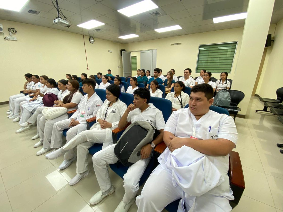IESSStodomingo's tweet photo. #IESSteInforma | Dimos la bienvenida a los nuevos internos de medicina y enfermería que inician este 1 de Mayo en el 📚🏥Hospital General IESS Santo Domingo 👩‍⚕️👨‍⚕️.

🤝 Fortalecemos nuestro compromiso con la docencia y la formación de profesionales al servicio de la ciudadanía. https://t.co/iuGF3Ja5W4