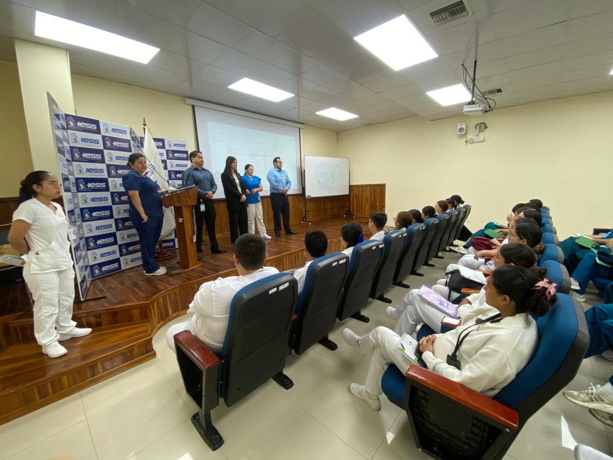IESSStodomingo's tweet photo. #IESSteInforma | Dimos la bienvenida a los nuevos internos de medicina y enfermería que inician este 1 de Mayo en el 📚🏥Hospital General IESS Santo Domingo 👩‍⚕️👨‍⚕️.

🤝 Fortalecemos nuestro compromiso con la docencia y la formación de profesionales al servicio de la ciudadanía. https://t.co/iuGF3Ja5W4