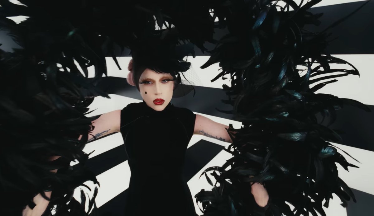 islachromatica's tweet photo. WELCOME BACK BORN THIS WAY https://t.co/e2sSaQSh5Q