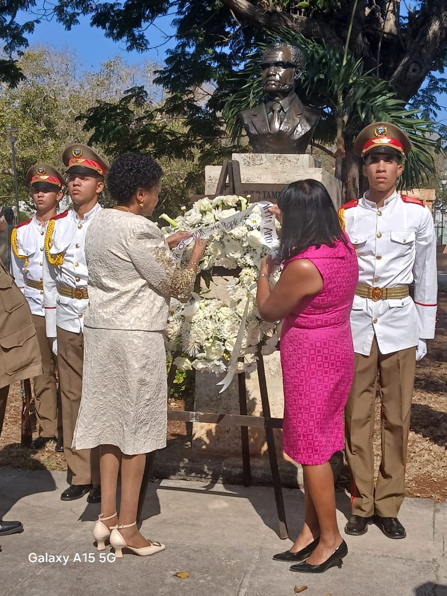 saembcuba_2's tweet image. Marking South Africa’s 32nd Freedom Day in Havana with a wreath‑laying ceremony to honor Mandela and Oliver Tambo.
Their legacy continues to guide our commitment to freedom, dignity, and solidarity with Cuba. 🇿🇦🤝🇨🇺 #FreedomDay #Mandela #Tambo #solidarity #sisternations