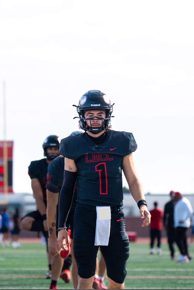 FernettAllen's tweet photo. Still Uncommitted looking to come in and be a difference. Top JC QB with a ton of experience.
2-3 years to play.

https://t.co/LwhBV8O64b https://t.co/3bADQWbxRH