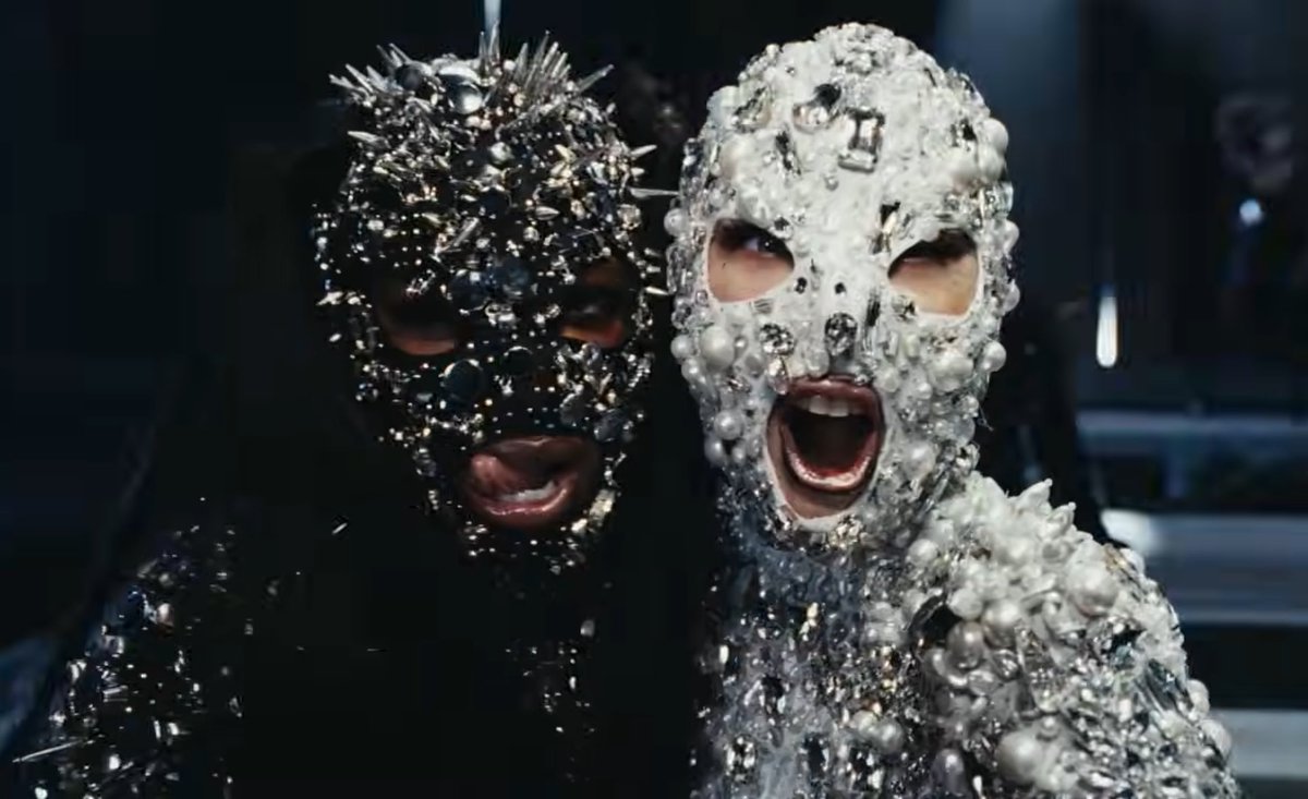 JSLUCENA_'s tweet image. MEU DEUS NINGUÉM ESTAVA PREPARADO #RUNWAY