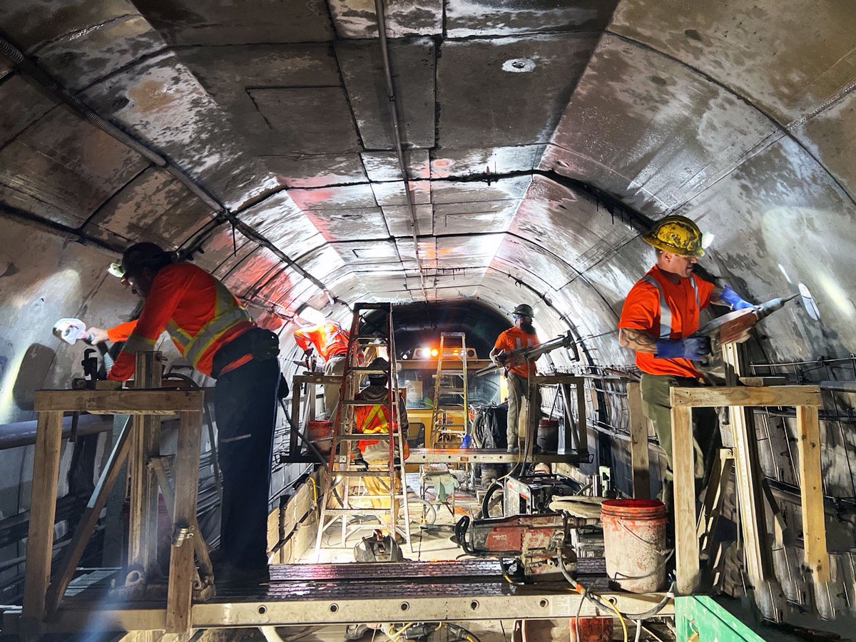MCDOTNow's tweet image. 🚇ICYMI🚇
From April 27 through April 30, after 10:00pm, #WMATA Red Line trains will be single tracking between the Friendship Heights and Van Ness stations due to scheduled tunnel leak repair project. ▶️ ow.ly/69Mq50YQvSo (📸 from METRO) #montgomerycountymd #mdcommuters