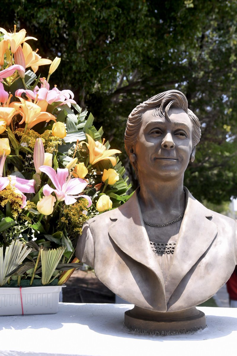 alitomorenoc's tweet photo. Hoy rendimos guardia de honor a María de los Ángeles Moreno en su aniversario luctuoso. 

Una mujer firme, inteligente y valiente. Una priista que entendía la política como servicio, como responsabilidad y como amor profundo por México. Dejó huella en el PRI y dejó escuela en muchas y muchos de nosotros.

La recordamos con respeto y con gratitud. Su legado nos compromete a seguir luchando por un país con instituciones fuertes, con democracia viva y con oportunidades reales para las familias mexicanas.