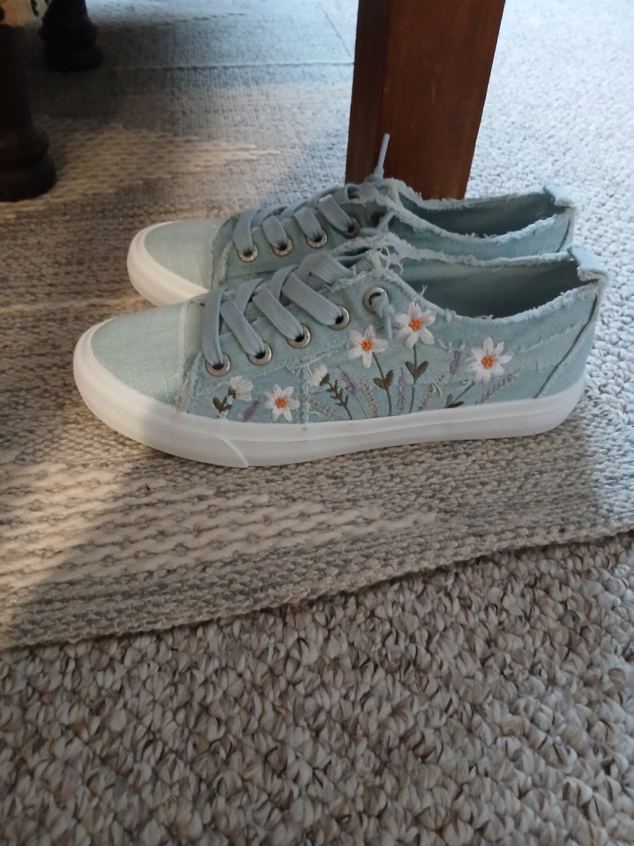 totty01843's tweet image. I've been a #trainer to my favourite brand #RocketDog 
I've bought another brand  of shoes
😱😬🤣👟
#BlowFish