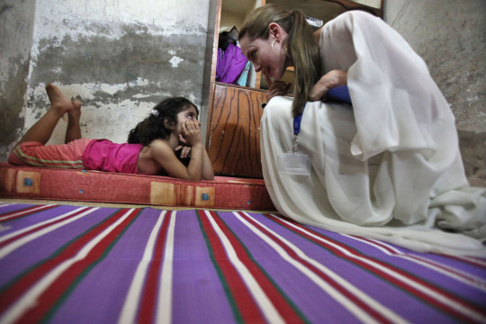 Toastiewiththe's tweet image. #AngelinaJolie  #MotivationalMonday
angie's rainbow
Syria October 2009
#UNHCR mission