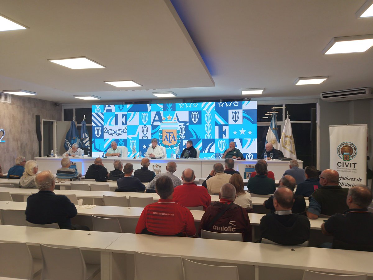 CivitVitalicios's tweet photo. Reunión @CivitVitalicios-25/4/26-Predio AFA. Presidencia informa sobre creacion de AFA Social, ante ausencia de listas electorales por mocion y  unanimidad  Presidente Sr. Faraci sigue en funciones y asumen nuevos Vicepresidentes Sres. Castro y Encinas, luego agasajo AFA y fotos https://t.co/EtnehK9Tr5