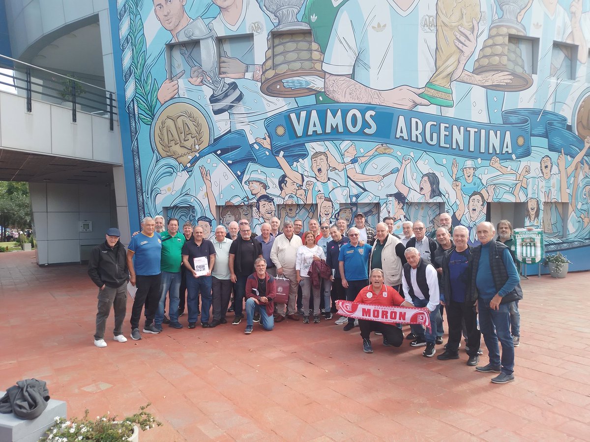 CivitVitalicios's tweet photo. Reunión @CivitVitalicios-25/4/26-Predio AFA. Presidencia informa sobre creacion de AFA Social, ante ausencia de listas electorales por mocion y  unanimidad  Presidente Sr. Faraci sigue en funciones y asumen nuevos Vicepresidentes Sres. Castro y Encinas, luego agasajo AFA y fotos https://t.co/EtnehK9Tr5