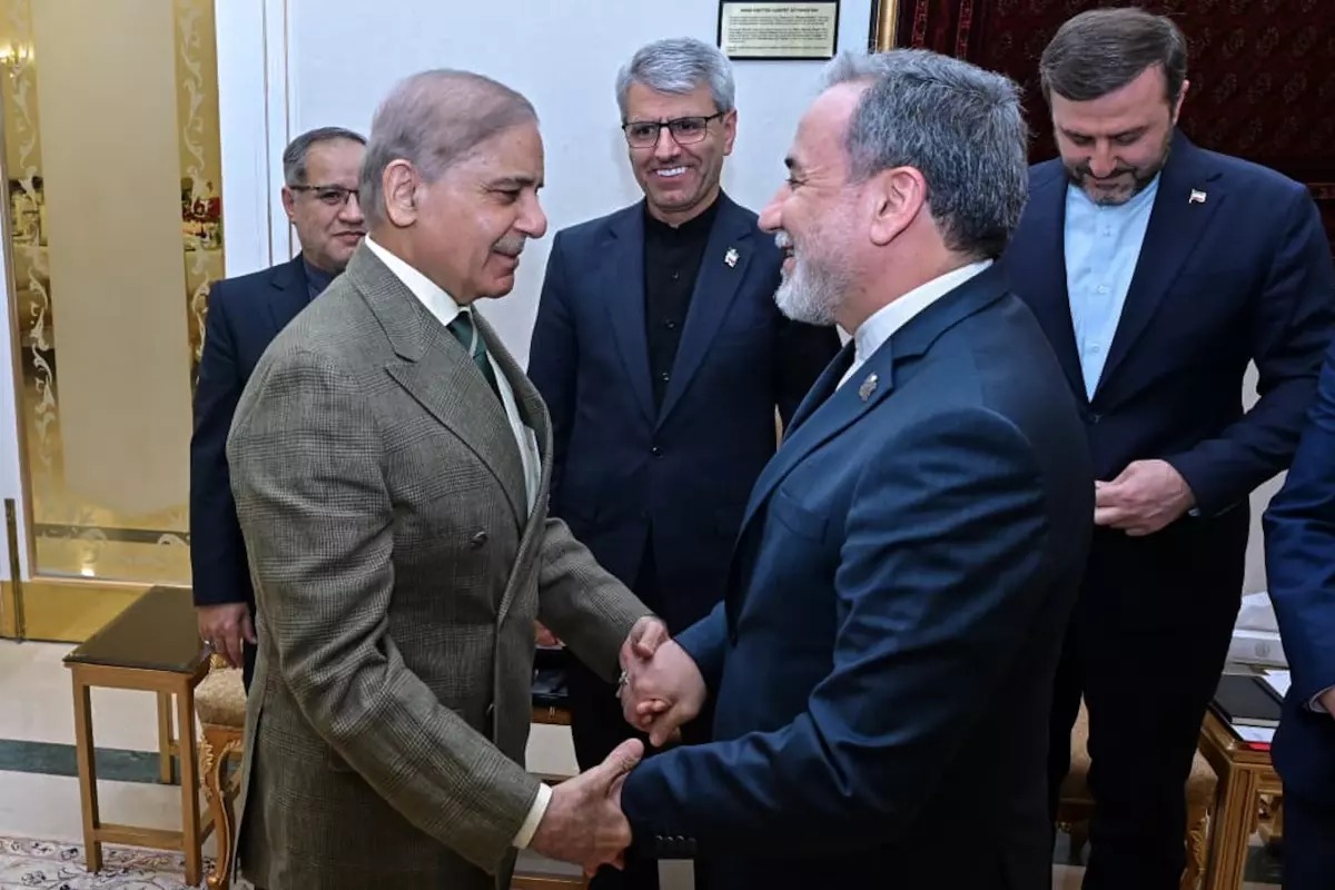 MarioNawfal's tweet photo. 🇺🇸🇵🇰🇮🇷 Trump is in the Oval Office right now with his national security adviser, and the topic is Iran.

Two options are on the table. The ceasefire ends and bombing resumes, or a negotiating team heads to Pakistan for talks.

The weekend already had a false start. Talks seemed set, then Trump pulled Witkoff and Kushner off the trip Saturday morning, calling 18 hours of travel with nothing concrete to discuss a waste of time. 

He then went on Truth Social telling Iran to call him with new ideas, reminding them the U.S. holds all the cards.

The red lines have not moved. No nuclear weapon for Iran, not now, not ever.

Right now it is just Trump and his team in a room, deciding what comes next.

Source: Al Jazeera
