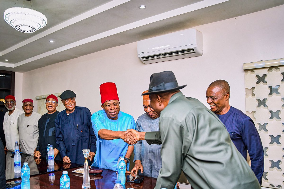 Authenticvoice6's tweet image. #PHOTOS!!!! Peter Obi, together with some elders from the South-East, visited former President Goodluck Jonathan today at his residence.🇳🇬🇳🇬🇳🇬🇳🇬🇳🇬🇳🇬🇳🇬🇳🇬
- - - - - - - - - - - - - - - - - - 

Authentic voice