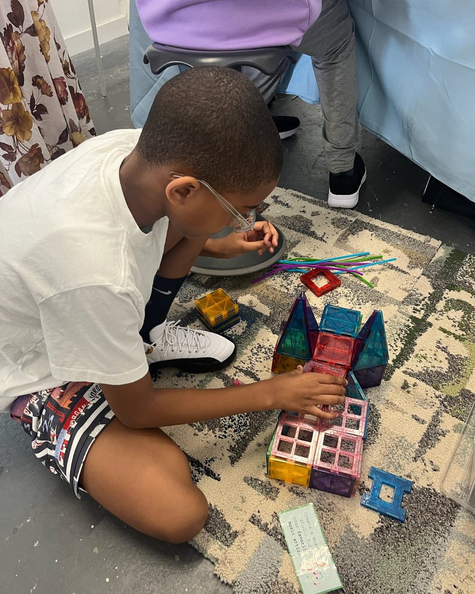 vbschools's tweet photo. .@LynnhavenES 5th graders explored STEAM in action on their Architecture Files Trip! Students visited the @ViBe_District for hands-on learning in architecture and engineering, then joined a walking Artists Tour to see creativity come to life.

A big thank you to our community partners who made this experience possible: Title I, ViBE District, The Creative Well Arts Foundation, and AIA Coastal Virginia.

#WeAreVBSchools #FutureReadyStudentsAtVBCPS #STEAMFunAtVBCPS #VBCPSCommunityPartnersRock