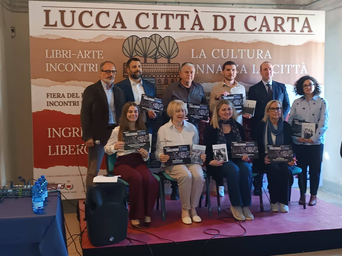 BarcelliSimone's tweet photo. Sabato 25 aprile, al festival Lucca Città di Carta, grazie al testo "Dollari, soldati e petrolio. Storia degli Stati Uniti d'America", ho ritirato il Premio Tralerighe Storia 2025. Ringrazio del prestigioso riconoscimento Andrea Giannasi e la casa editrice Tralerighe libri. https://t.co/JS9pA25iue