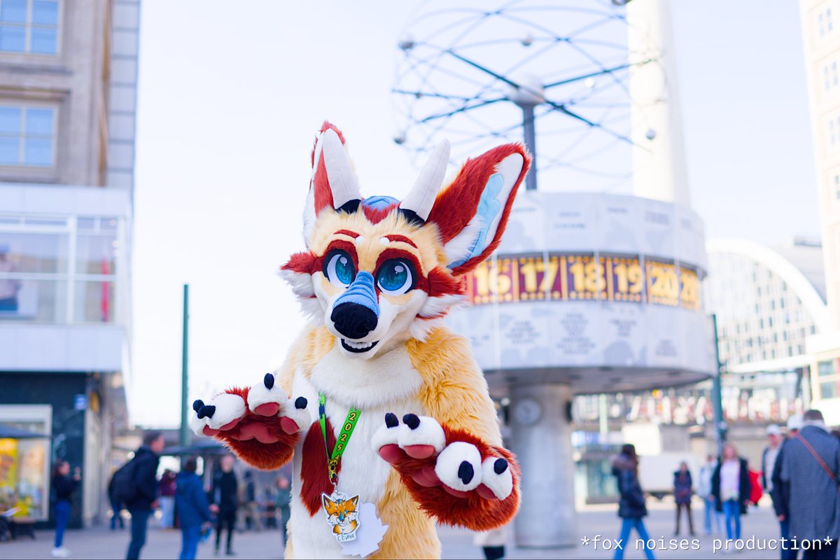 CoVahr_Fox's tweet photo. who has visited Berlin once? :3 There are weird clocks, white towers and empty fountains. https://t.co/HcJ3VHnVaJ