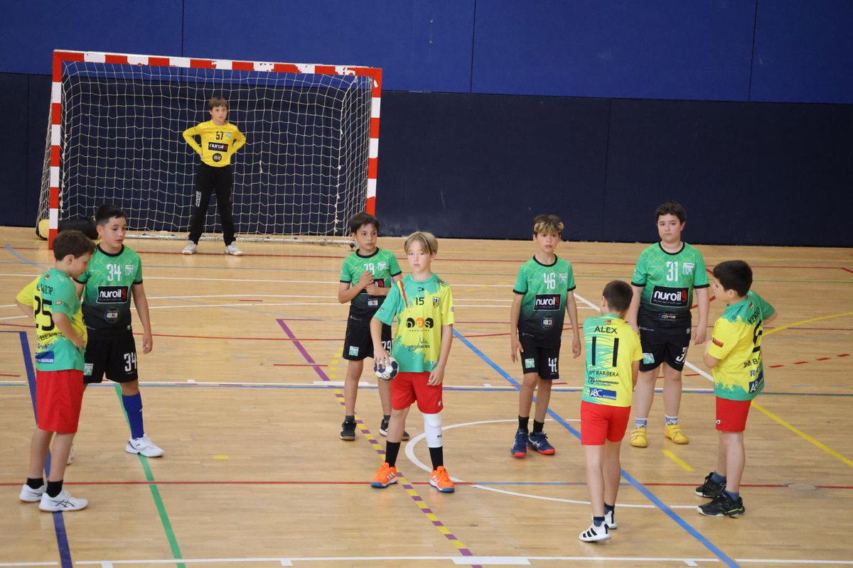 CHCerdanyola's tweet image. 📸 Imatges de la victòria de l'Aleví Nuroil aquest dissabte a la pista del @BM_Barbera per 5-11!!

🤾‍♂️ El Nuroil va demostrar que, fins i tot en situacions complicades, el compromís, el treball en equip i l’actitud poden marcar la diferència.

#123Sarda #Handbol #AlevíNuroil