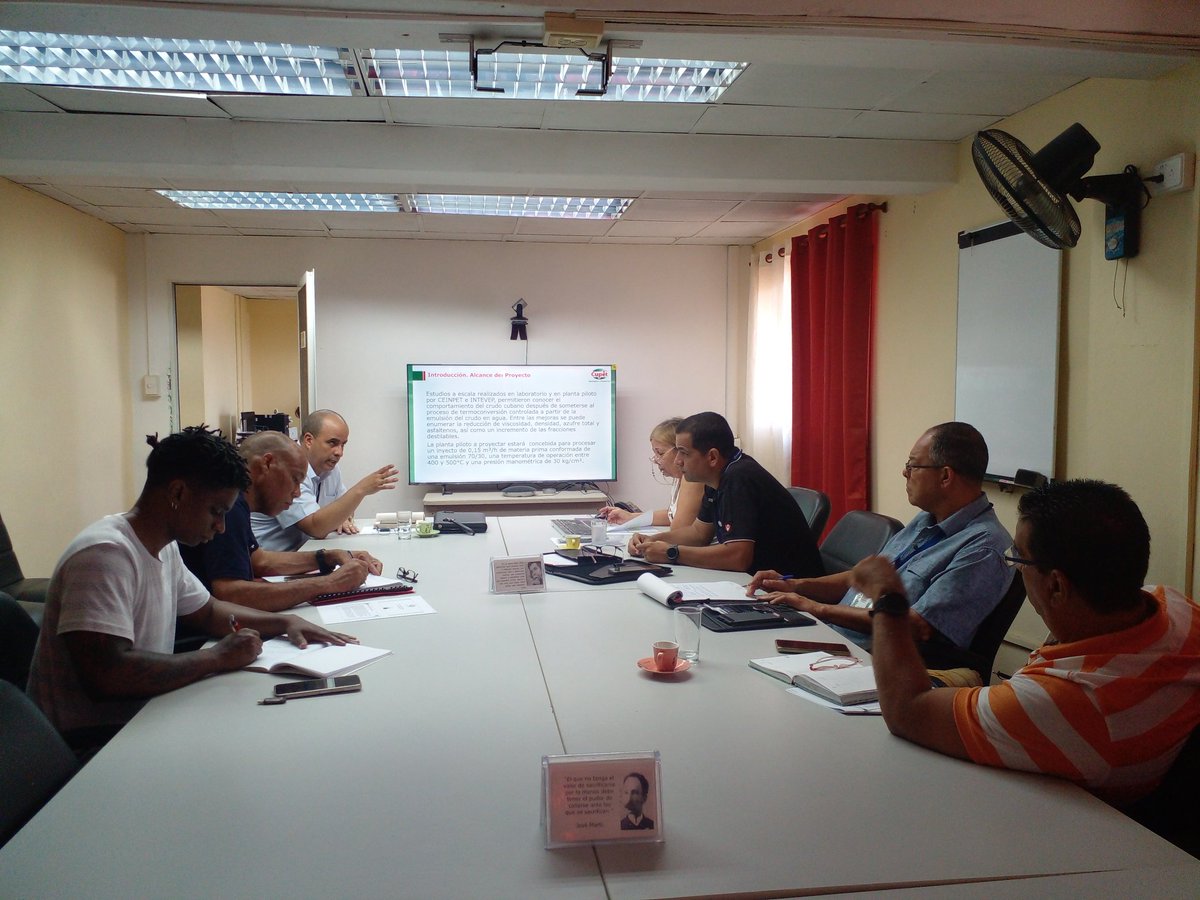 EIPP_CUPET's tweet photo. Con la presencia del Ing. Irenaldo Pérez Cardoso, Director Adjunto de #CUPET, Ing. Amilcar Fierro, Director de #CEINPET,  realizan una reunión de trabajo con especialistas de la #EIPP. 
Se revisa un interesante proyecto para la Planta Piloto de la Ref. Sergio Soto.
#CubaVencerá https://t.co/8lsOFmx4ia