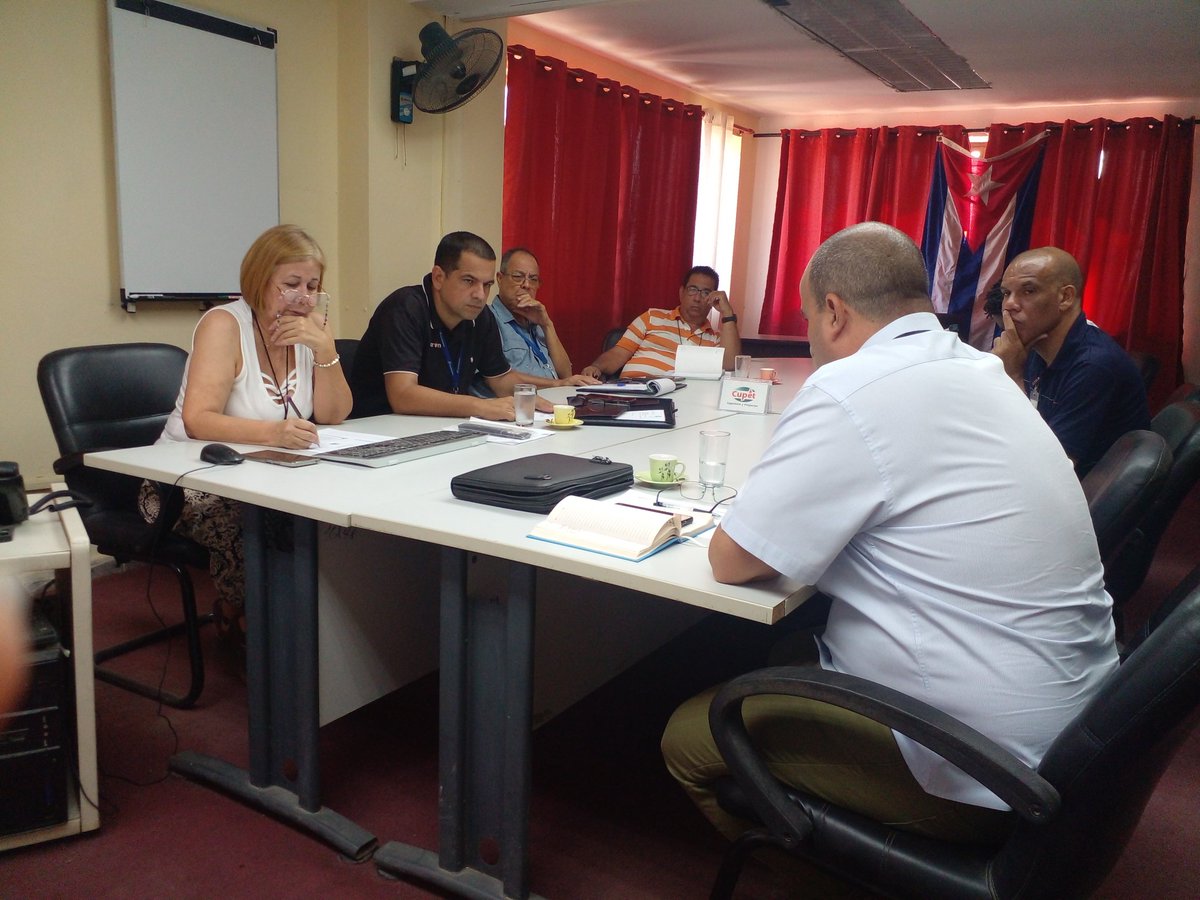 EIPP_CUPET's tweet photo. Con la presencia del Ing. Irenaldo Pérez Cardoso, Director Adjunto de #CUPET, Ing. Amilcar Fierro, Director de #CEINPET,  realizan una reunión de trabajo con especialistas de la #EIPP. 
Se revisa un interesante proyecto para la Planta Piloto de la Ref. Sergio Soto.
#CubaVencerá https://t.co/8lsOFmx4ia