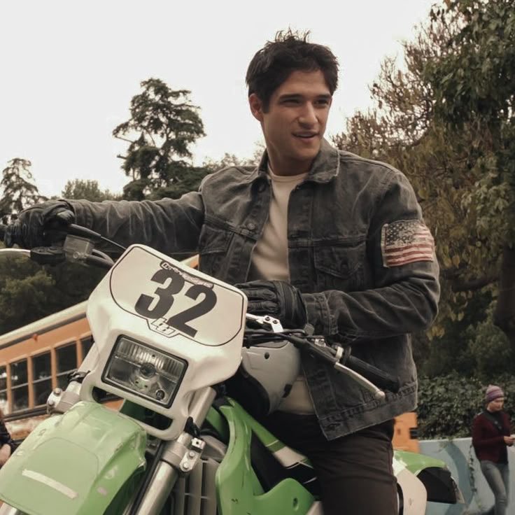 Elena Gilbert tweet media