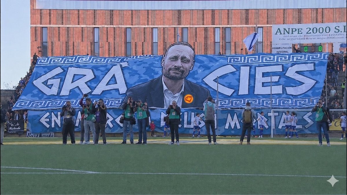 El pròxim tifo a casa de papà ha de ser aquest.
Amb el logo inclos de <a href="/SalvemNarciSala/">Salvem el Narcís Sala</a>