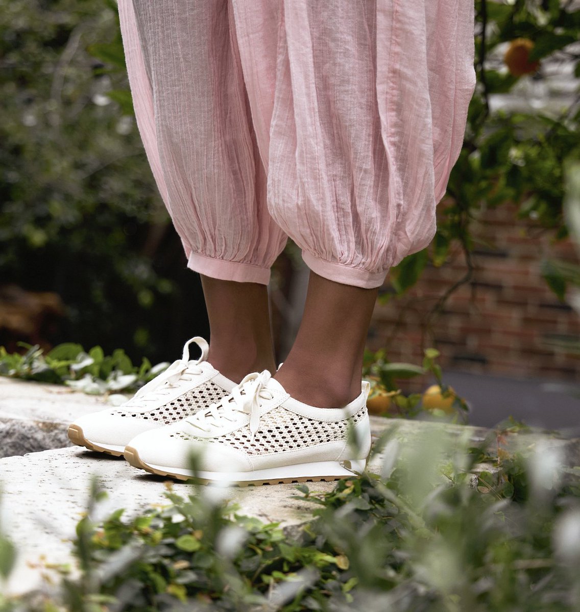 PelleModaShoes's tweet image. Best seller Kimsy sneaker 👟 for days on the move. Shop NOW: pellemoda.us/collections/sn… #fashion #style #trending #sneakers #spring #shopping #trendingnow #shop