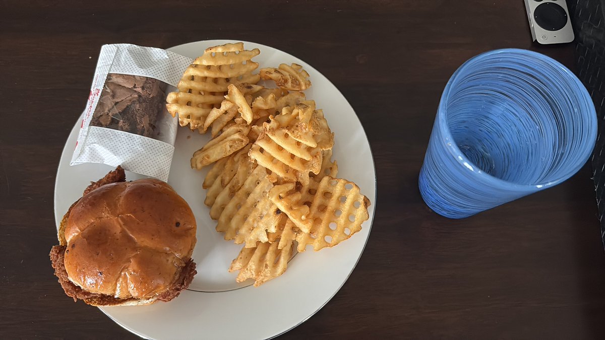 𝐒𝐈𝐋𝐄𝐍𝐓 ✞ tweet media