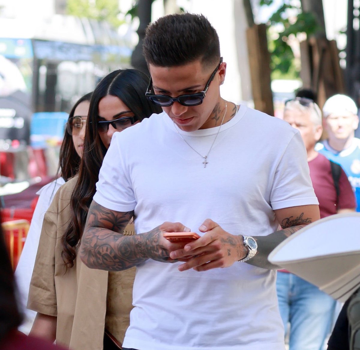 ENZO VIAJO A MADRID A SOLUCIONAR EL QUILOMBO QUE SE LE ARMO CON JULIÁN POR NETO y otros 5 indicaron que les gusta tu post