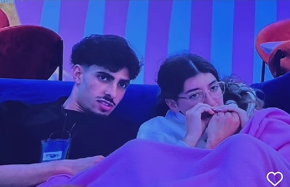 A Sara acha baixo as bocas do Afonso mas não acha baixo o q a ariana e o diogo fizeram ali na sala enquanto ela e os colegas viam o filme.
Nenhum do ss10 falou sobre esta pouca vergonha q nem no love on top eu vi 
#sstvi #dfss #ssdf