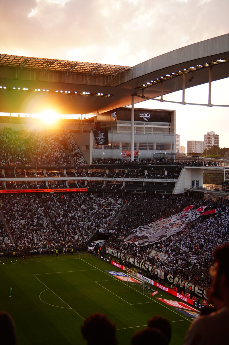 Corinthians's tweet photo. A beleza do fim de tarde na #CasaDoPovo! 😍☀️

📸 Foto_fiel

#NeoQuimicaArena
#VaiCorinthians https://t.co/p5spVnE1SP