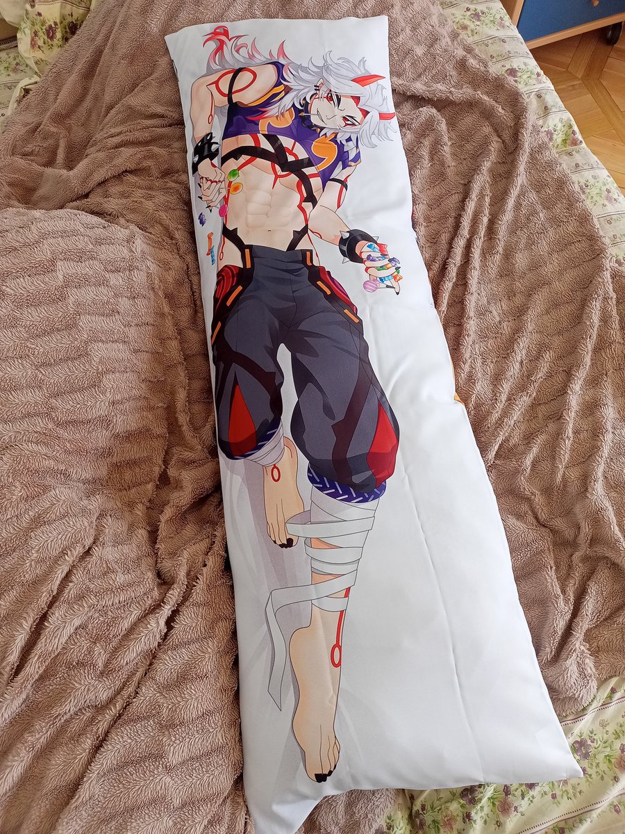 REMBOSIXGuro's tweet photo. So, thanks to that disgusting and outdated thing called "work," I only ate twice a day to save up for two dakimakura.
(I'm not gay, by the way)
🤡🤳🛏️ https://t.co/VSsqSP5A6o