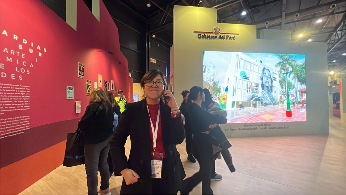 provincia1270's tweet image. #Ahora en #LaSiestaEsSagrada💤 #móvil de @RisoBalvidares desde la @ferialibro_ba. 

👉 Conversamos con Jade García Wong, representante del ministerio de Cultura de Perú. El país sudamericano es el invitado de honor en esta edición 50° del evento. 

💻provinciaradio.com.ar