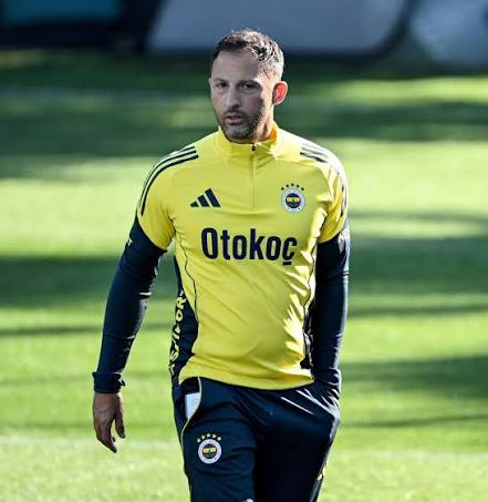 Analyst_Fener's tweet photo. J'ai le même sentiment qu'au départ de Dzeko ou Tadic. 

J'ai beaucoup apprécié Tedesco et je suis triste de son départ. 

Un fin tacticien, un travailleur acharné. Son discours ne passait plus ces dernières semaines. 

Loin d'être le principal fautif de ce naufrage. https://t.co/uizNWQ86nv