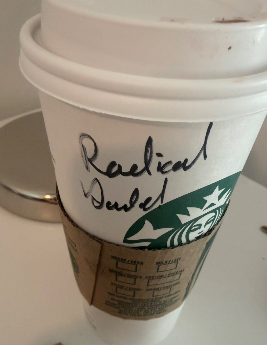 لی‌لی tweet media