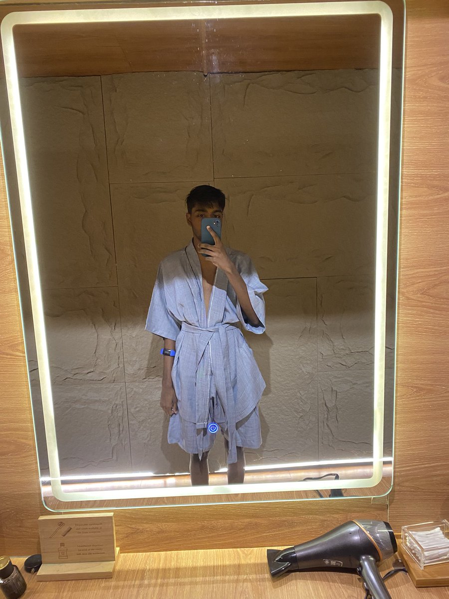 Skraarotten's tweet photo. 📍Maxwell Onsen , BKK 🇹🇭

+ FULL of hot guys/ model looking /fit 
+ Plenty of private cabin upstairs 
+ Good facilities (comes with free one meal included 550B) 

-limited space for fun in steam room( cramped at peak hours ) 
-weekends evenings tend to have  entry queue https://t.co/REt81lpqHz