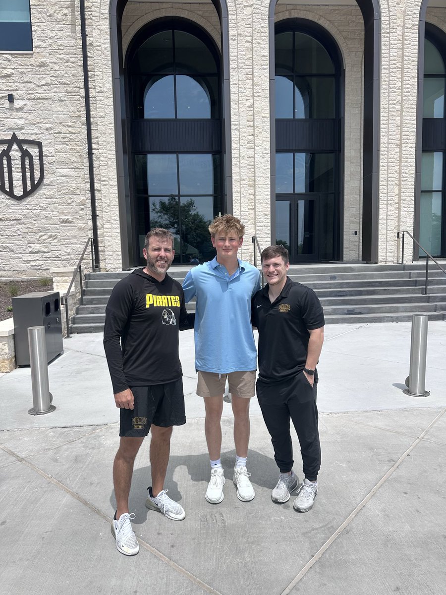 Cody_Bowman2027's tweet photo. After a great conversation with @BryHicks14 I am blessed to say I have received my first 🅾️ffer from Southwestern University! #GoPirates 
@coach_kriesel @CoachBishopSU2 @SUPiratesFB @elvisgallegos31 @Coach_Fuller @brian_g_blair @aaronrestrada @GFCSFB @TXPrivateFBGuy @CoachKeith11 https://t.co/AEYpKspmLf