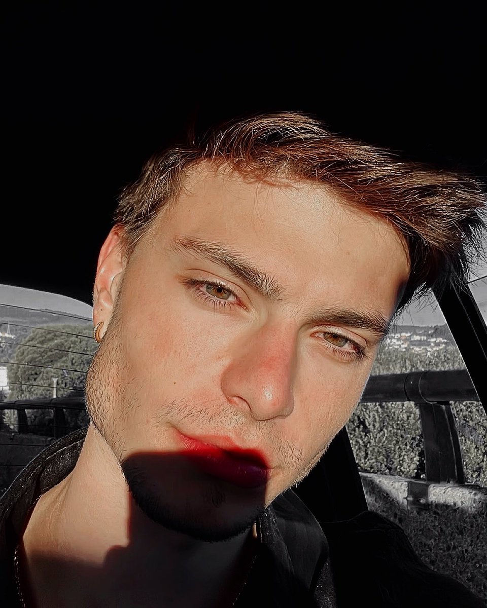 𝓐ʟᴇᴋ tweet media