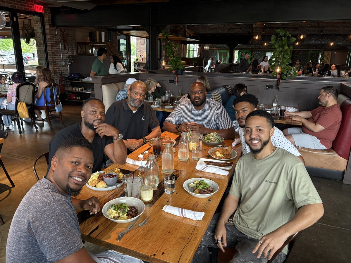 CanaanCadwell's tweet photo. had a good brunch with the guys over the weekend @robparkerMLBbro @iam96GB @MarcusBland23 https://t.co/WDjbsRokt3